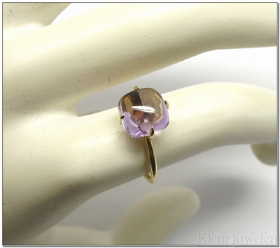 Geelgouden ring met vierkante cabochon amethist (14k)