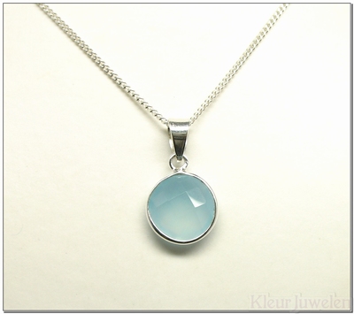 Hanger met ronde facet geslepen blauwe chalcedoon