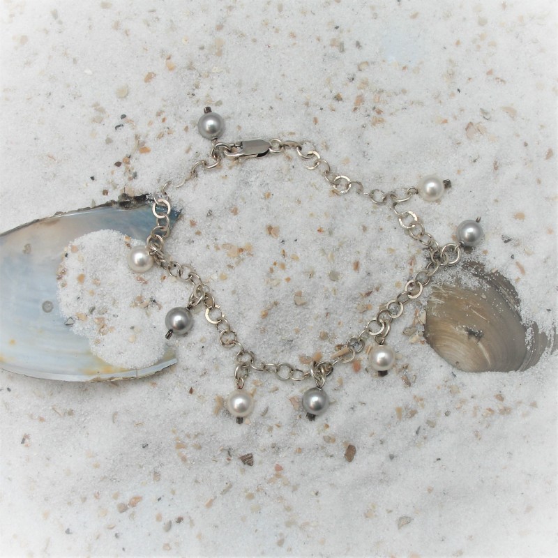 Armband met grijze en witte parels