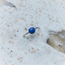 Zilveren ring met ronde cabochon edelsteen van 6 mm