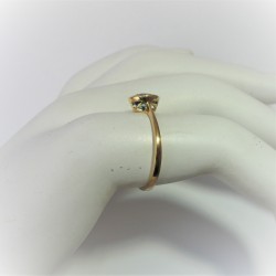 Geelgouden ring met ronde blauwe topaas