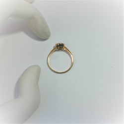 Geelgouden ring met ronde blauwe topaas