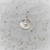 Zilveren lelieblad met zoetwaterparel