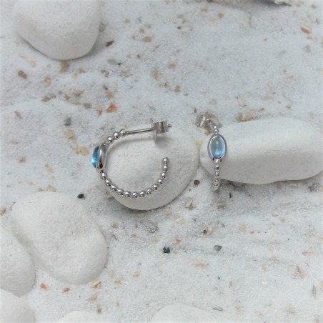 Zilveren oorbellen met ovale blauwe topaas