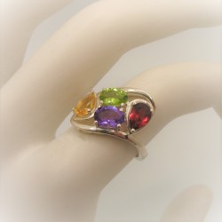 Multicolour ring met 4 edelstenen