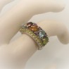 Speelse multicolour ring met groene peridoot band