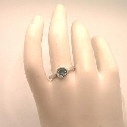 Zilveren ring met ronde topaas 6 mm