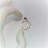 Geelgouden ring met driehoek cabochon amethist