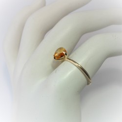 Geelgouden ring met driehoek cabochon citrien