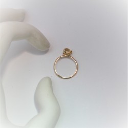 Geelgouden ring met driehoek cabochon citrien