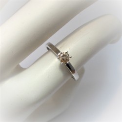 Witgouden ring met diamant 0,3 ct