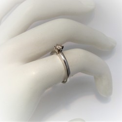 Witgouden ring met diamant 0,3 ct