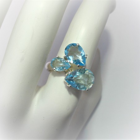 Ring met peervormige blauwe topaas edelstenen