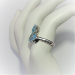 Ring met peervormige blauwe topaas edelstenen