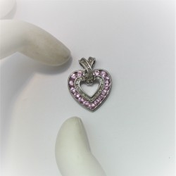 Witgouden hartvorm hanger met diamant en roze saffier