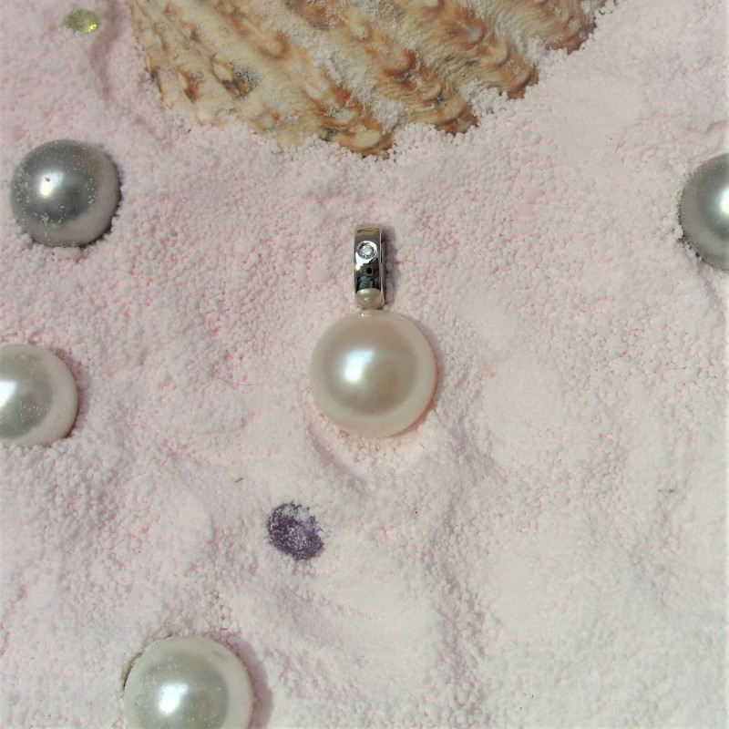 Witgouden cliphanger met witte parel en diamant