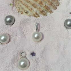 Witgouden cliphanger met witte parel en 6 diamanten
