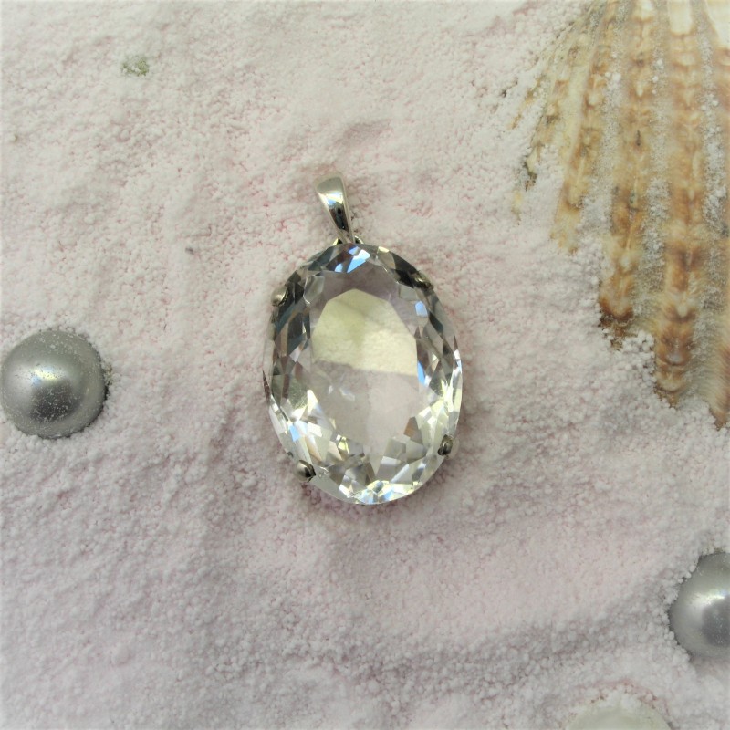 Sierlijke hanger met ovale bergkristal