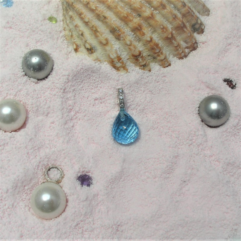 Witgouden cliphanger met blauwe topaas en diamanten